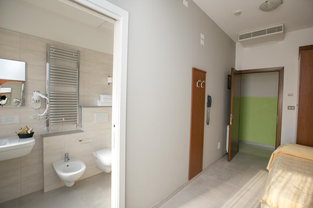 Albergo Arcobaleno Sottomarina Eksteriør billede